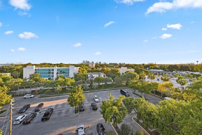 Building Photo - 650 NE 64th St