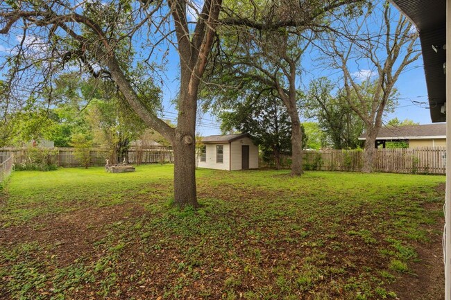 Building Photo - 101 E Crestland Dr