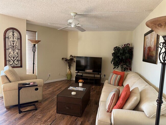 Building Photo - 25188 Marion Ave