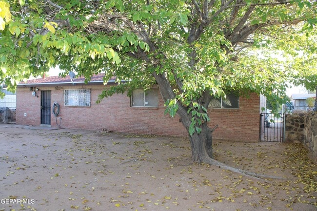 Building Photo - 5817 Blackhawk Dr