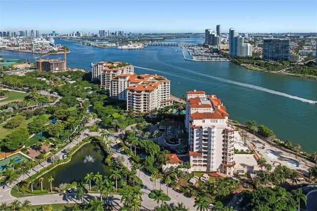 Building Photo - 7133 Fisher Island Dr