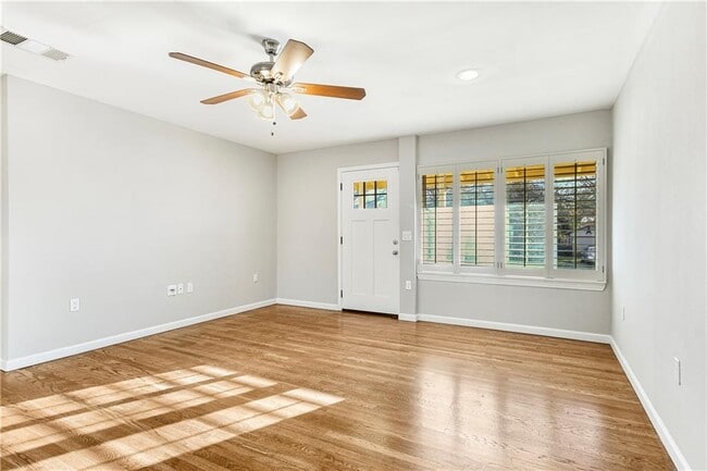 Building Photo - 108 E Skyview Rd