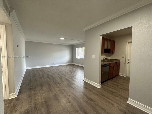 Primary Photo - 1400 NE 56th St