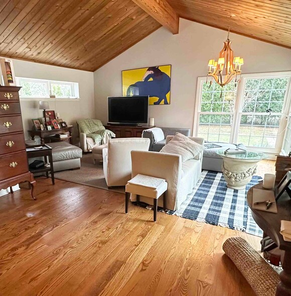 Building Photo - 9300 N Lake Dr