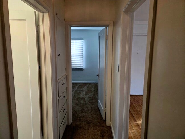 Building Photo - 2528 Beverly St E