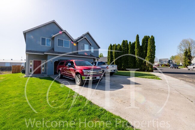 Primary Photo - Enjoy the Open Floor Plan and Generous Sto...