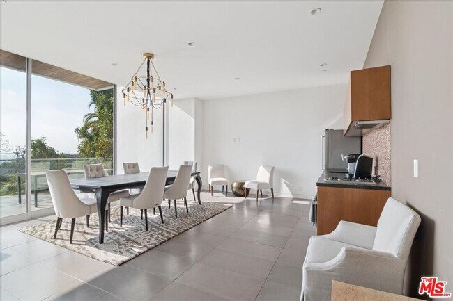 Building Photo - 1232 Sunset Plaza Dr