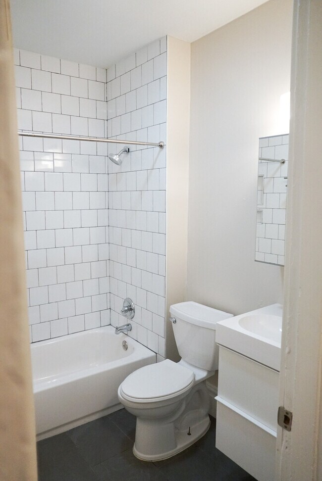 Building Photo - Recently Updated 3Bedroom 2Bath Condo