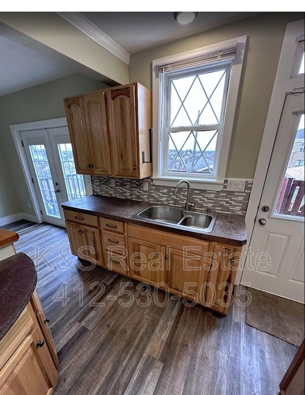 Building Photo - 418 Carl St