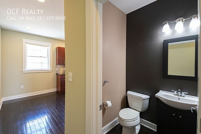 Building Photo - 2621 Christian St