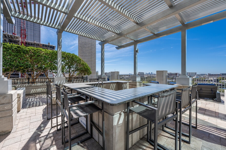 Building Photo - 777 N Ashley Dr