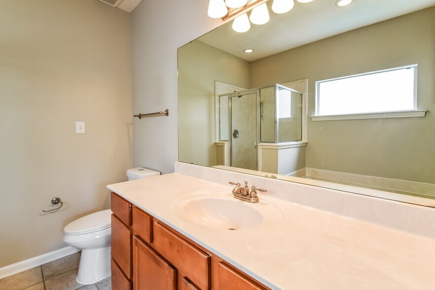 Building Photo - 10093 Woodland Hills Dr