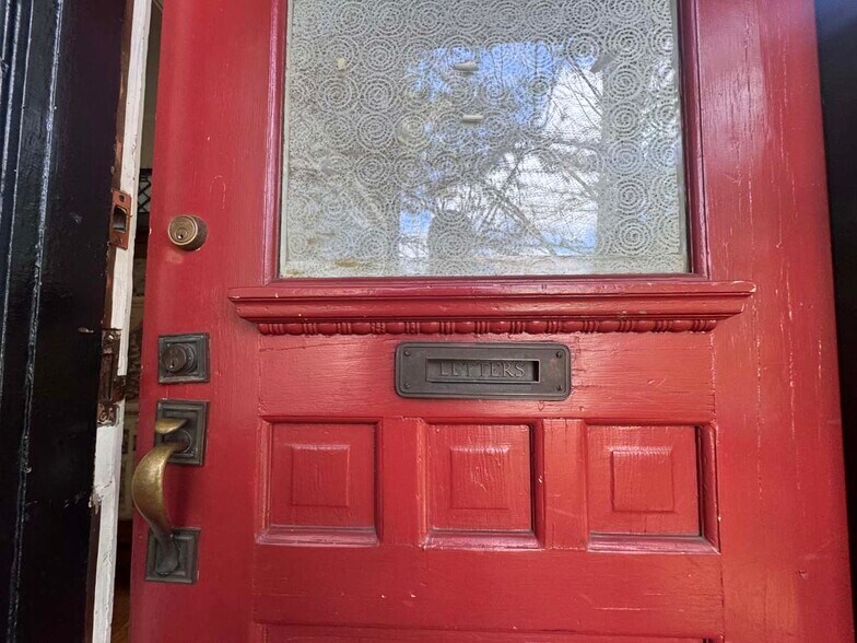 Building Photo - 2836 Derby St