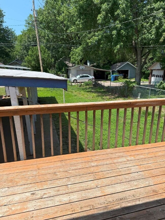 Building Photo - Charming 3 Bedroom Home with Hardwood Floo...
