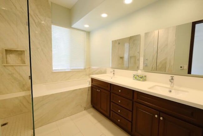 Building Photo - Stunning 3 bedroom home in San Clemente