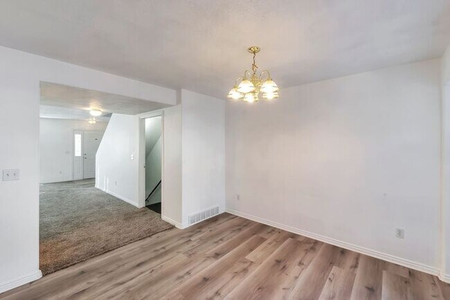 Building Photo - Peaceful Provo Townhome