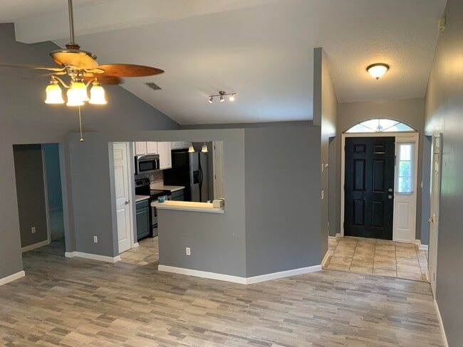 Building Photo - 12018 Sunchase Dr