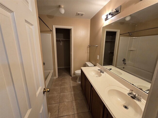 Building Photo - 3828 Shire Valley Dr