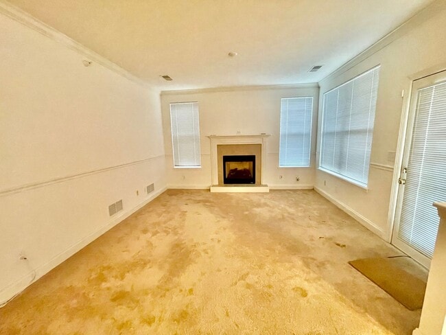 Building Photo - 2 bed 2 bath- Adams Point