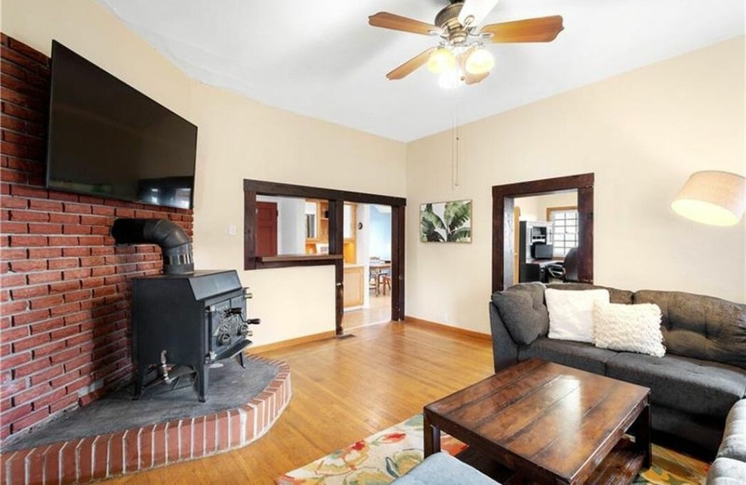 Building Photo - 310 Marsonia St