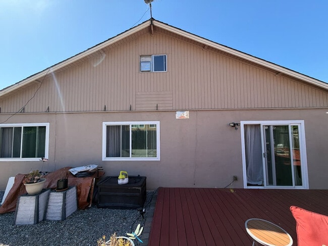 Building Photo - 2069 Horne St