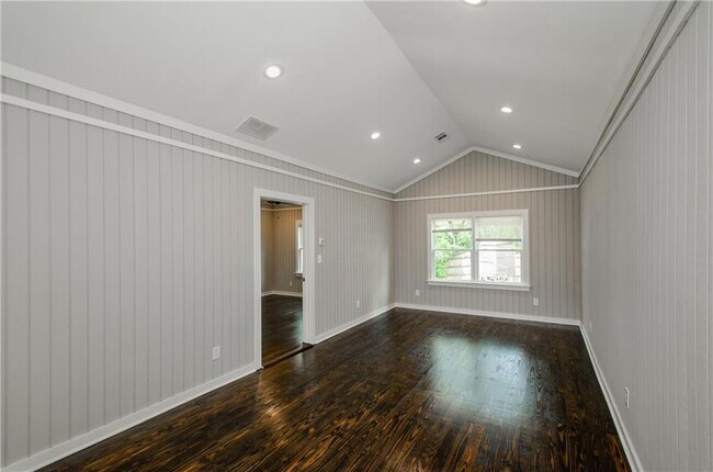 Building Photo - 729 Sunnybrook Dr