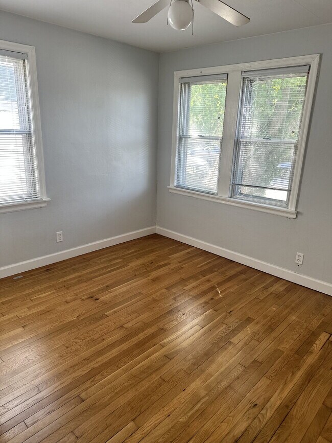 Building Photo - Lovely 2 Bedroom in St. Louis