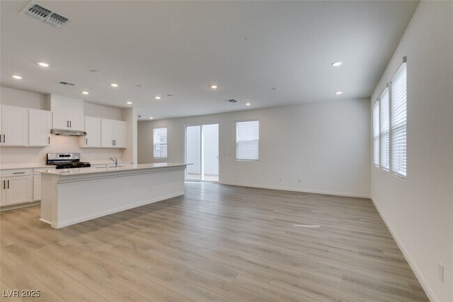 Building Photo - 9133 Vesey Ave