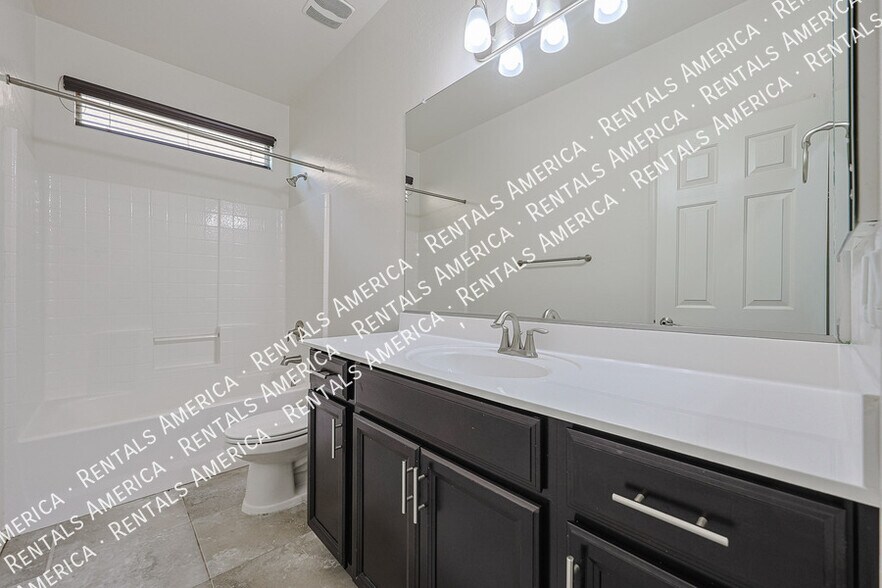 Building Photo - 15611 W Westview Dr