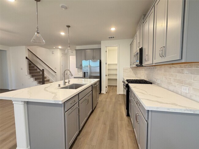 Building Photo - 32011 Sweet Pea Mdw Dr