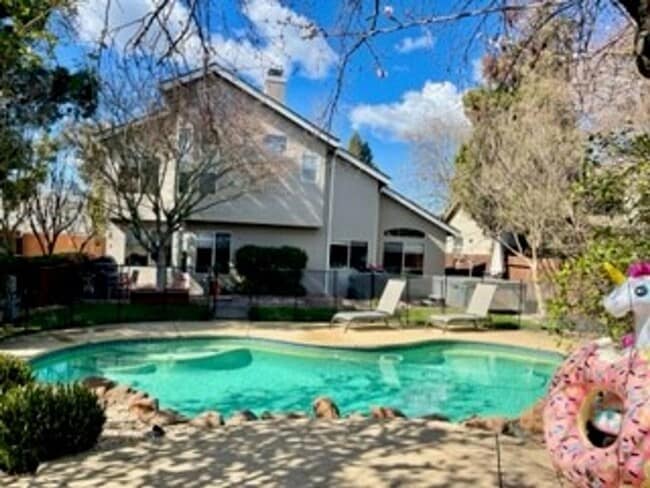 Building Photo - 4 Bedroom 3 Bath 3 Car Garage w/Pool