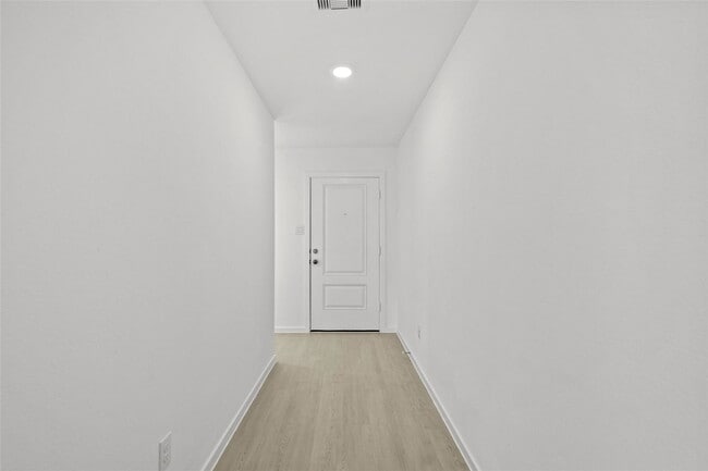 Building Photo - 214 Farray Frst Ln St