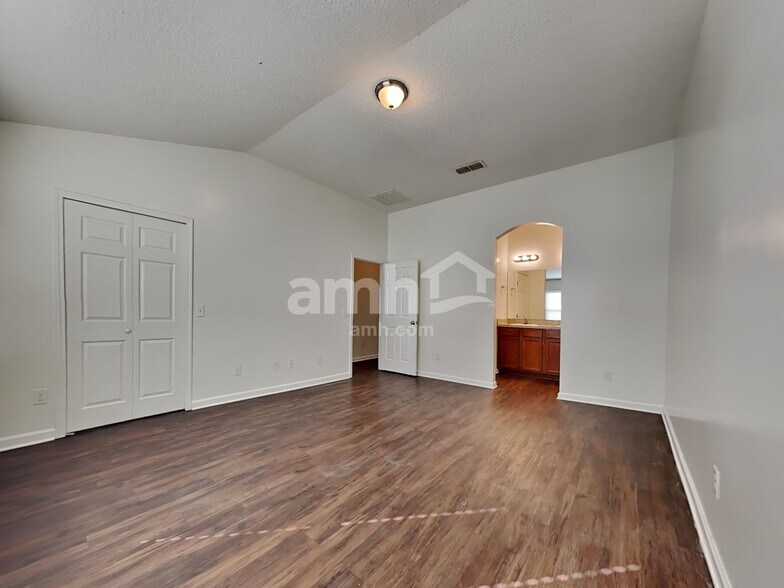 Building Photo - 9168 Mill Grove Dr