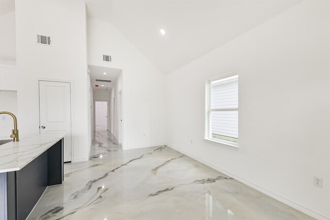 Building Photo - 16922 W Forrestal