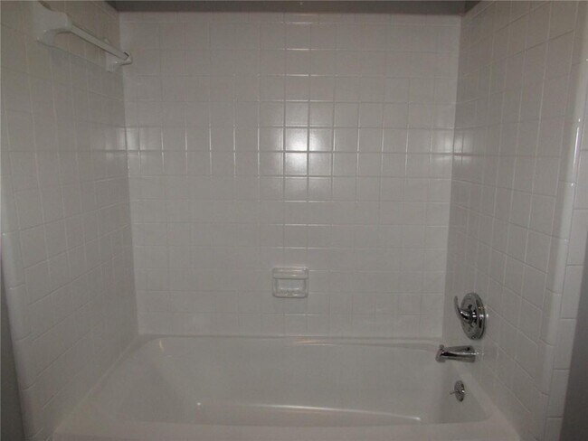 Building Photo - 1716 Twin Brooks Dr SE