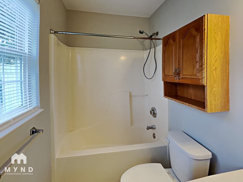 Building Photo - 545 Newell St NW