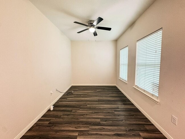 Building Photo - 1408 N De Leon St