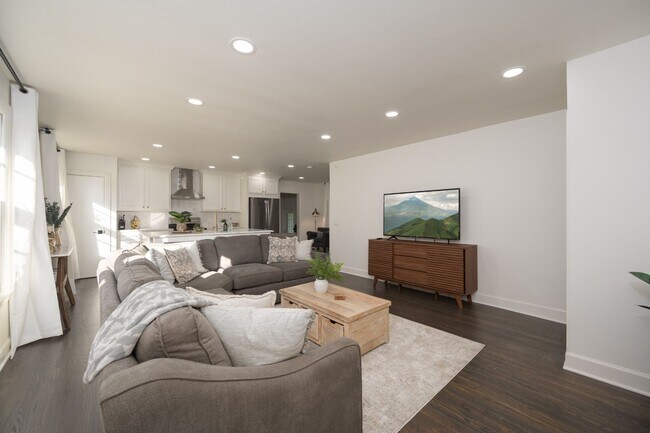 Building Photo - 504 Bismark Dr