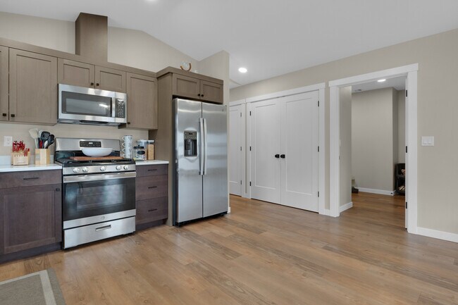 Building Photo - 1350-1313 13th Ave