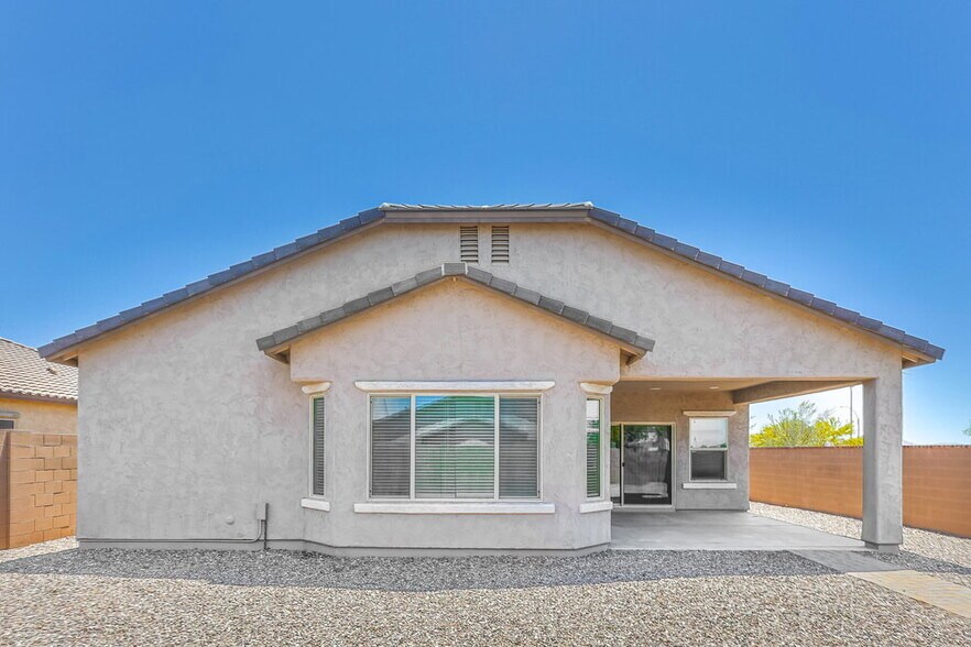 Building Photo - 10820 E Topaz Ave