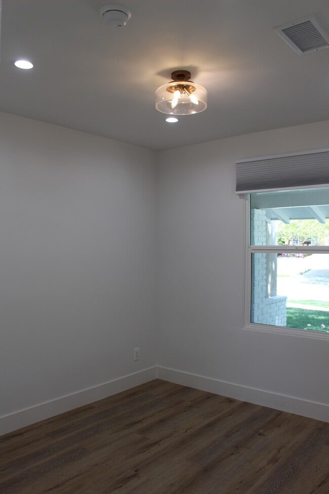 Building Photo - 229 Jesse Ave