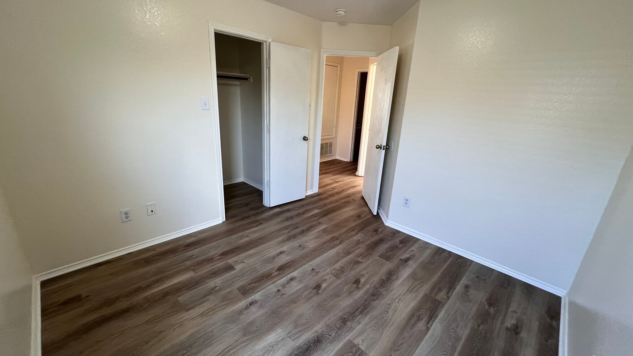 Building Photo - 8911 Valley River Dr