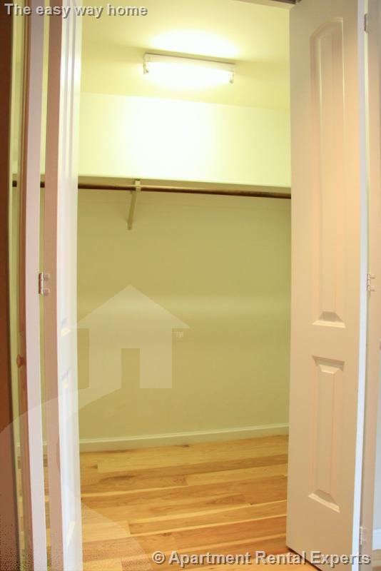 Building Photo - 17 Bow St