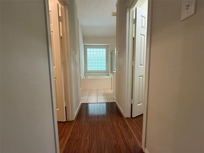 Building Photo - 13815 Pickford Knolls Dr