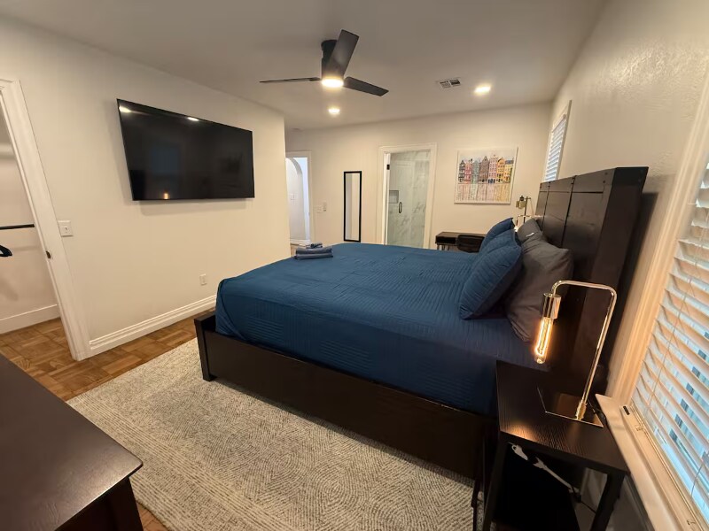 Building Photo - 1233 NE 14th St