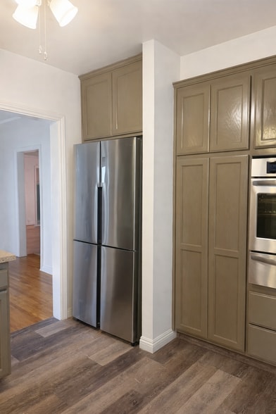 Building Photo - 160 Santa Ana Ave