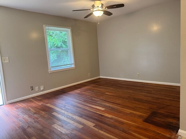 Building Photo - Great 1BR Unit