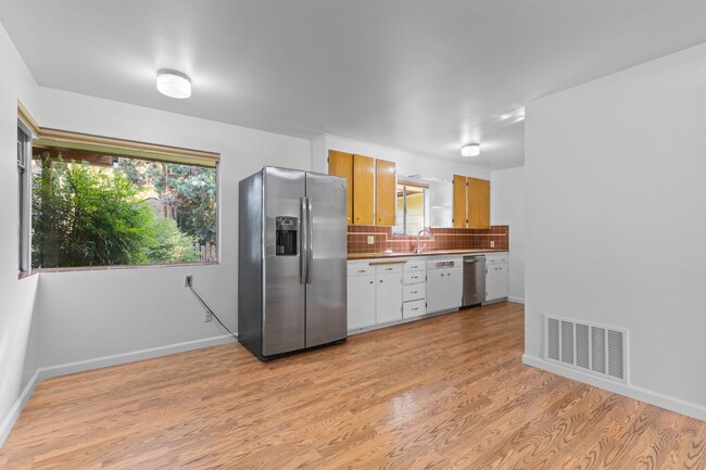 Building Photo - 4bd/2ba Seattle House