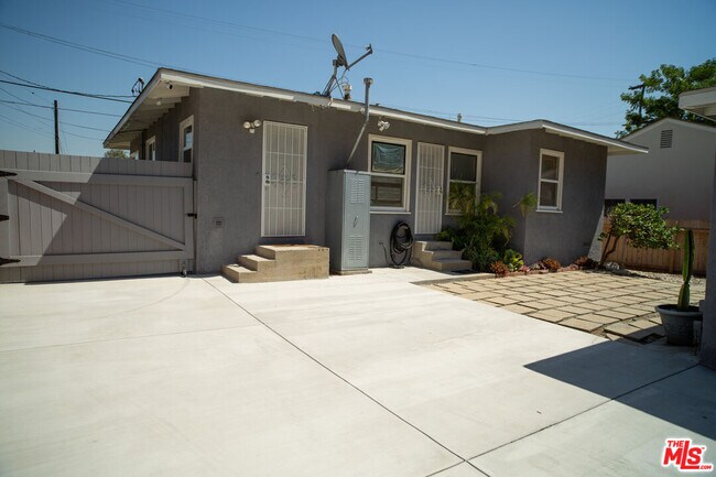 Building Photo - 5258 Thornburn St
