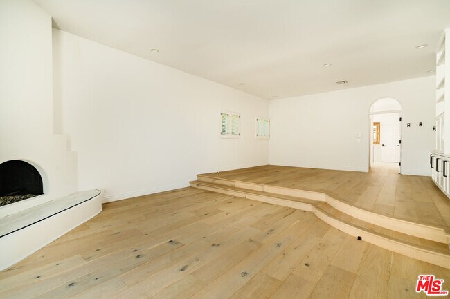 Building Photo - 609 21st Pl